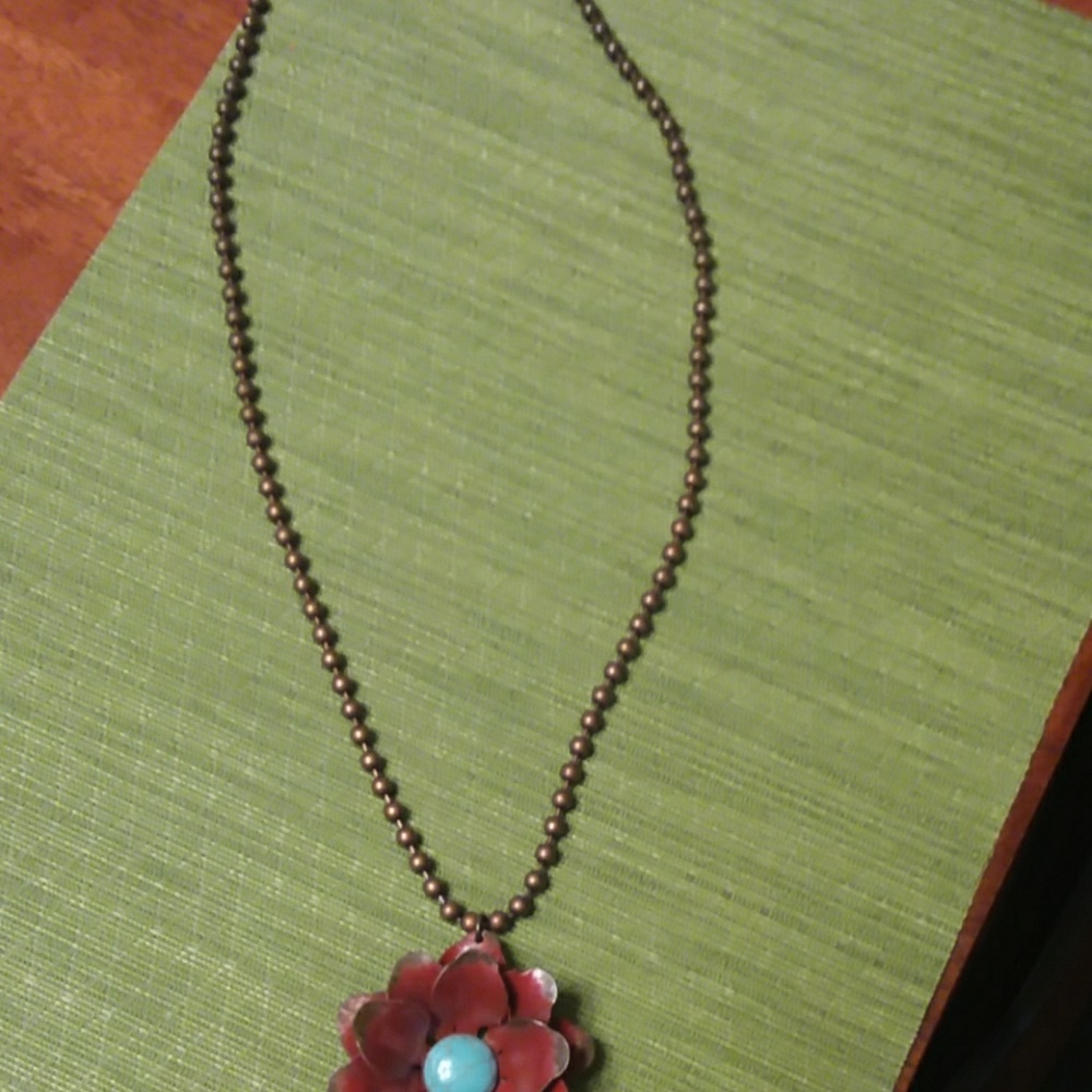 Boutique metal flower necklace